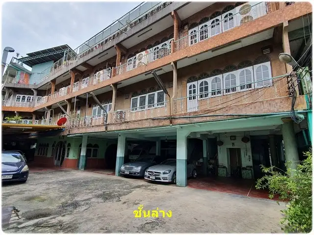 ที่ดิน บรรทัดทอง  209 ตร.ว. แถมตึก 3 ชั้น ลิฟท์ 2 ตัว จอดรถได้ 10 คัน ทำเลทอง